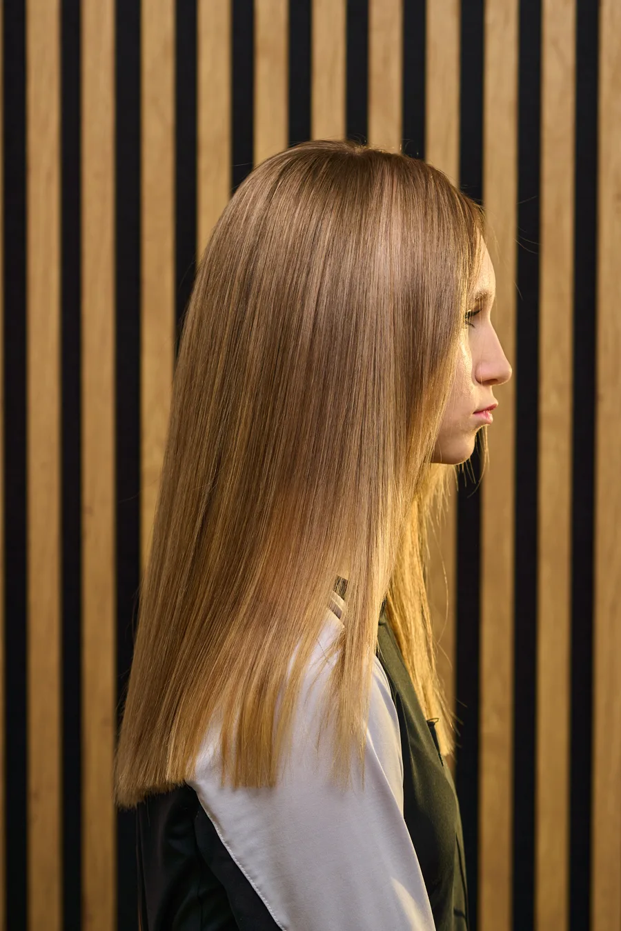 Metamorfoza: wyrównany beżowy blond z gładkim wykończeniem - po